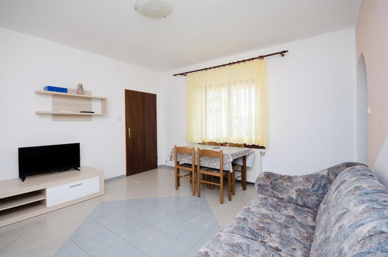 Apartments Dragan โลปาร์ ภายนอก รูปภาพ